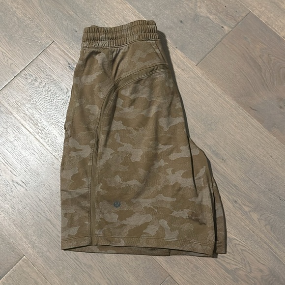 Lululemon shorts size small - Picture 2 of 3